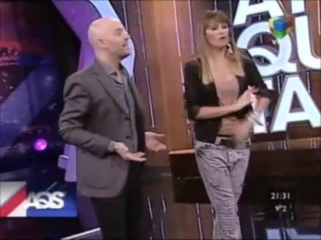 El juego de seducción (al oído) de Coki Ramírez con el Pelado López