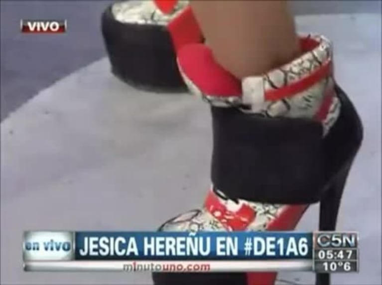El perreo de Jésica Hereñú que calentó la madrugada de la TV