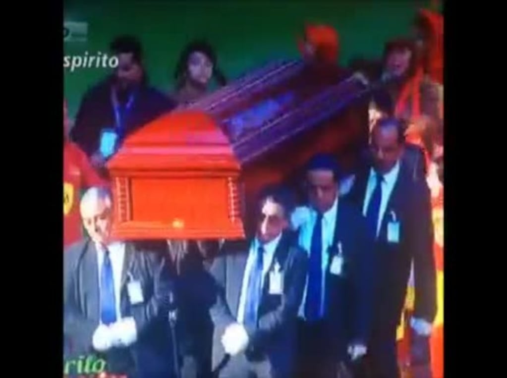 El video de la multitudinaria despedida a Chespirito en el estadio Azteca