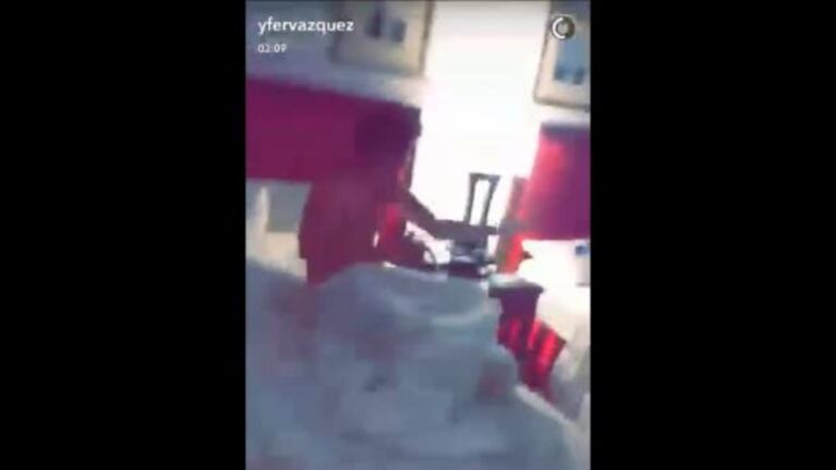 Rombai en Snapchat: alocada noche de Fer Vázquez y sus compañeros en un hotel de Miami, con guerra de almohadas y "descontrol" en ropa interior