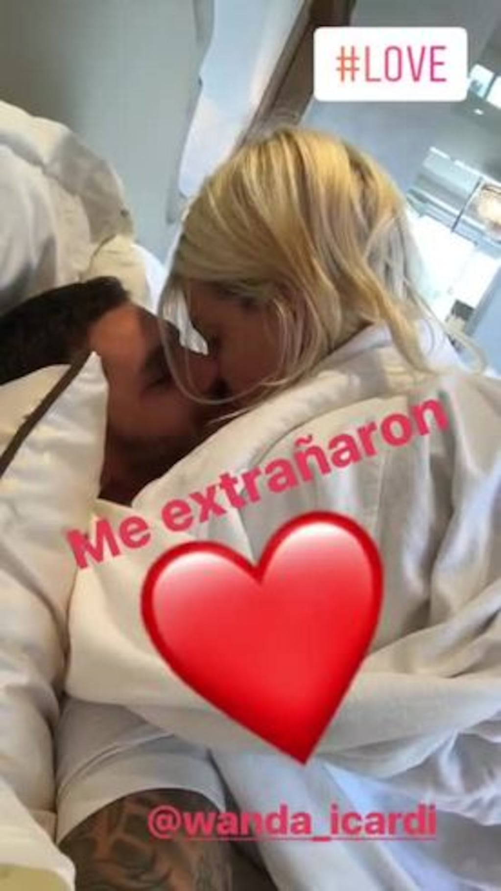 Wanda Nara y Mauro Icardi, a full con los mimos en la cama