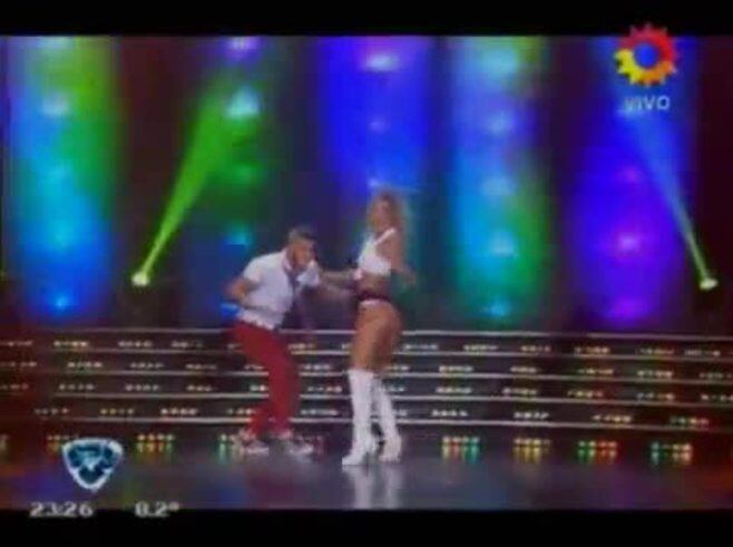 Jésica Cirio le dio varios picos al falso Martín Insaurralde 