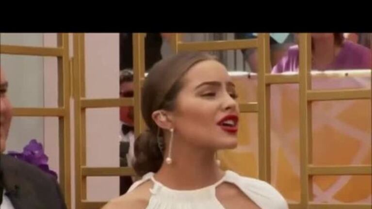 Una modelo se desmayó en los premios Emmy 2015