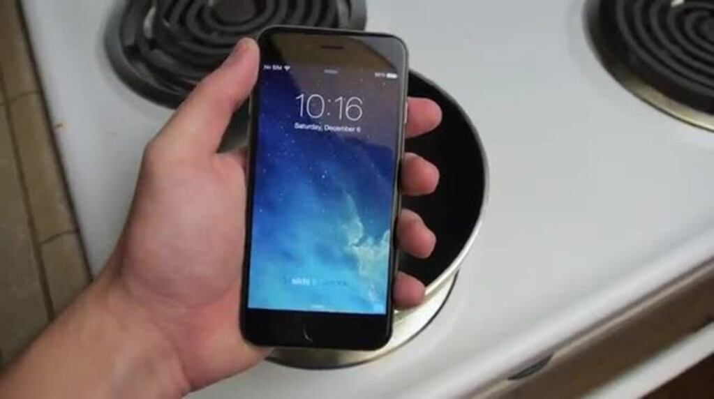 Hierve su flamante iPhone 6 en Coca-Cola y lo sube a YouTube