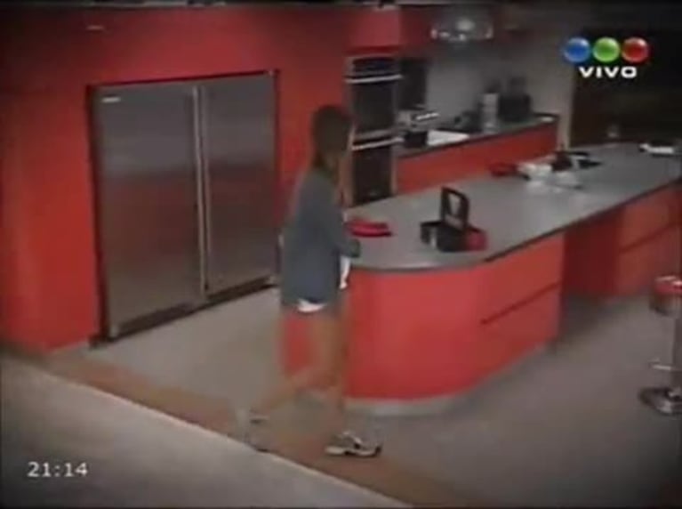 Gran Hermano 2012: un grito del exterior descolocó a Juan Cruz