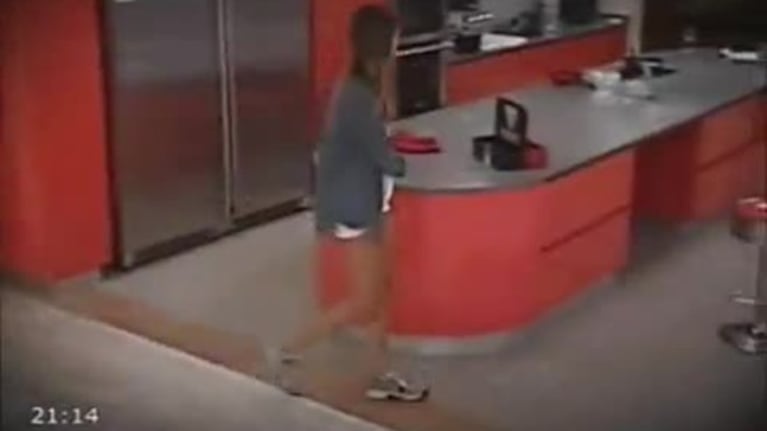 Gran Hermano 2012: un grito del exterior descolocó a Juan Cruz