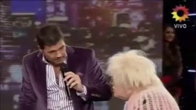 Bailando 2012: llegó La Abuela y provocó un picante cruce entre Ayelén Paleo y Carmen Barbieri