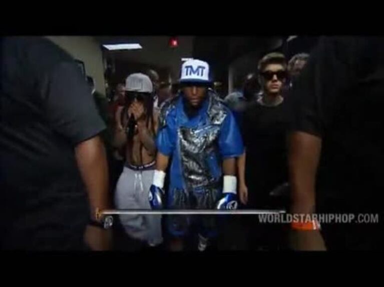 Justin Bieber acompañó a Floyd Mayweather en la pelea del año