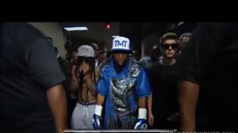 Justin Bieber acompañó a Floyd Mayweather en la pelea del año
