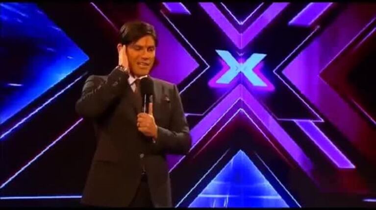 Belinda y una tremenda caída frente a cámara en El Factor X