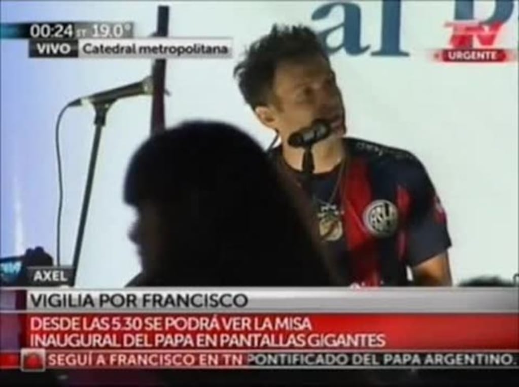 El emotivo show de Axel en la vigilia de asunción del Papa Francisco