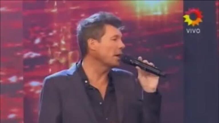 La ridícula y divertida presentación de Ricardo García en ShowMatch: ¡mirá las caras de Tinelli!