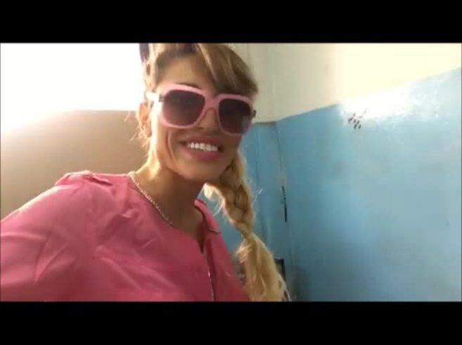Vicky Xipolitakis y su insólito paso por el cuarto oscuro: "Voy a votar a Scioli, Macri y Massa, le voy a dar un punto a cada uno. Soy muy generosa"