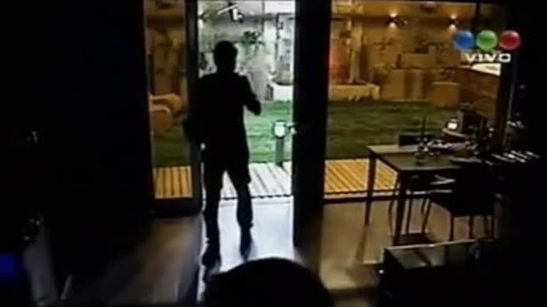 Gran Hermano 2012: Victoria y Ezequiel, intimidad sin límites en la casa de al lado