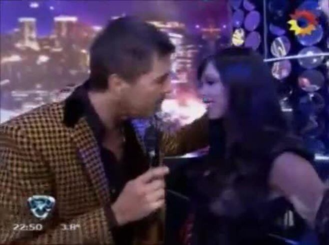 Marcelo Tinelli redobló la apuesta... ¡y besó a las trece bailarinas!