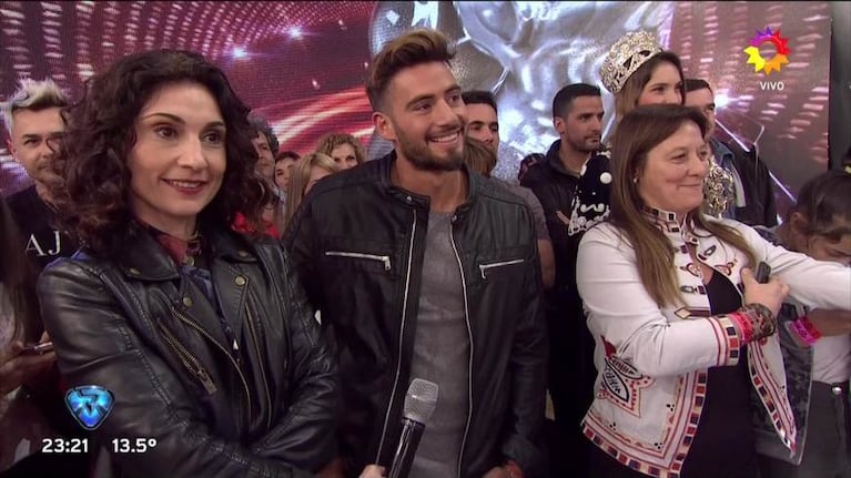Bicho Gómez mandó al frente a su novia Vero Pecollo en ShowMatch: "Le pedí matrimonio 3 veces y 3 veces me dijo que no"