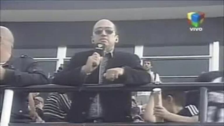 Diego Maradona, fútbol y todo un gesto: fue a la cancha de Riestra junto al padre y el hermano de Verónica Ojeda