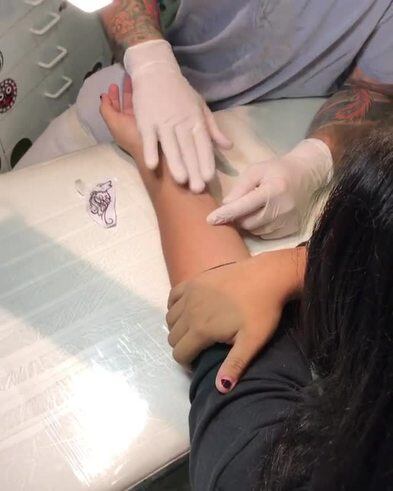 Mirá el primer tatuaje que se hizo Morena Rial