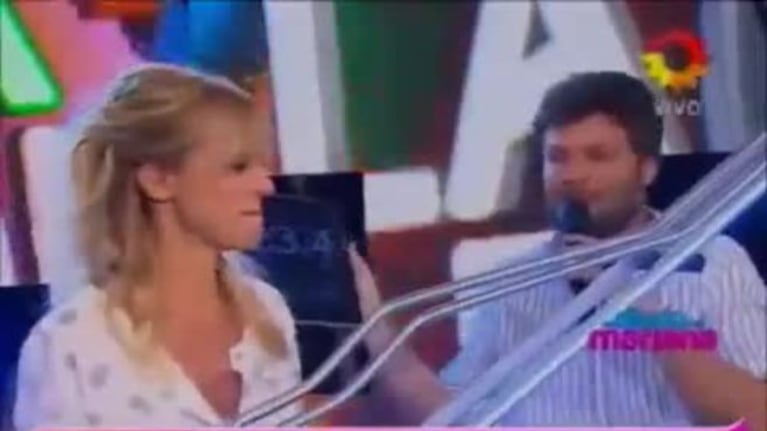 ¡Marido en cámara! El divertido momento de Mariana Fabbiani y Mariano Chihade intentando jugar con Guido Kazcka
