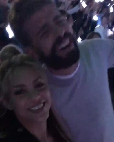 Shakira y Piqué, enamorados en el recital de Coldplay
