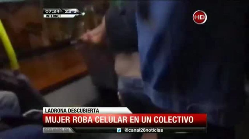 Indignación y furor por el video en que una mujer devuelve un celular robado en un colectivo