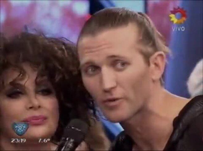 Fede Bal le bajo el pulgar al ¿novio? de Carmen Barbieri