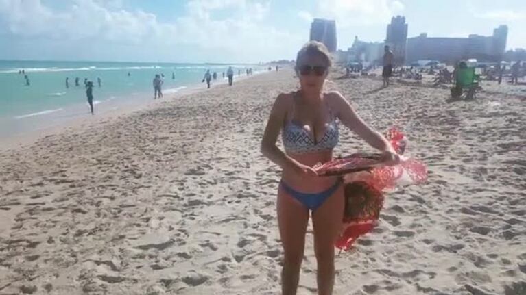 ¡Súper sexy! Nati Jota mostró cómo ponerse un pareo en una playa ventosa