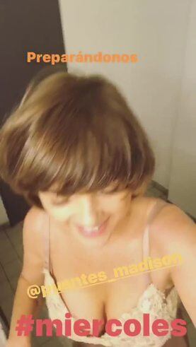 Araceli González, sexy en el camarín