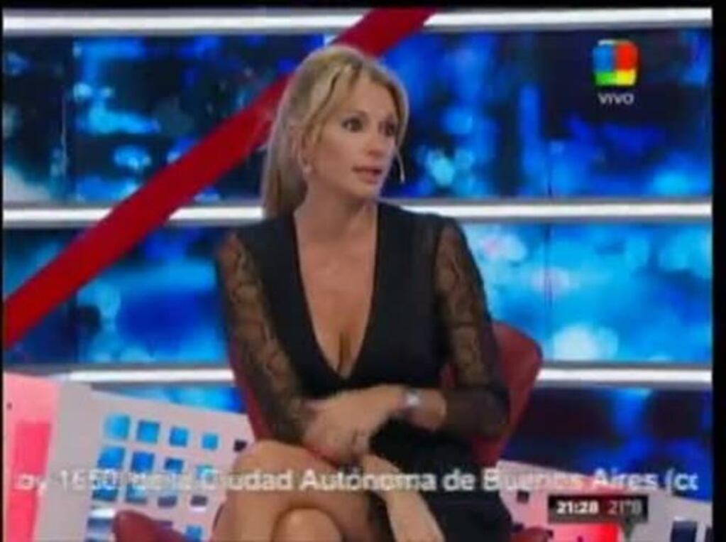 Yanina Latorre y un súper escote en Ponele la firma