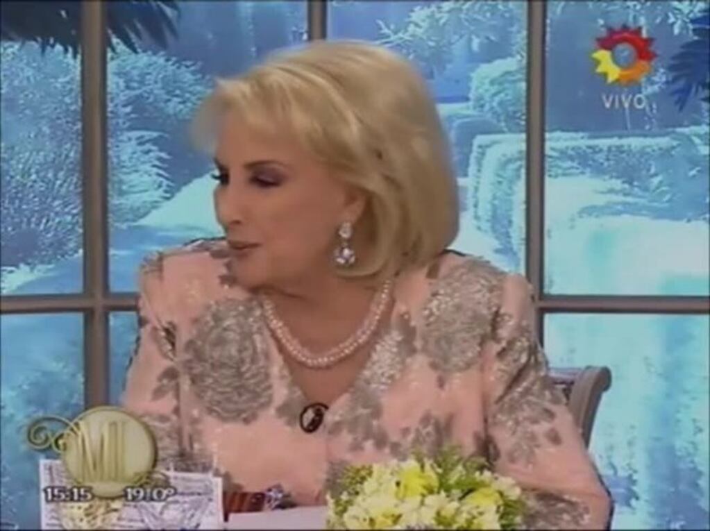 Mirtha Legrand y una pregunta picante a Luciana Salazar: "¿Esa colita es tuya?"