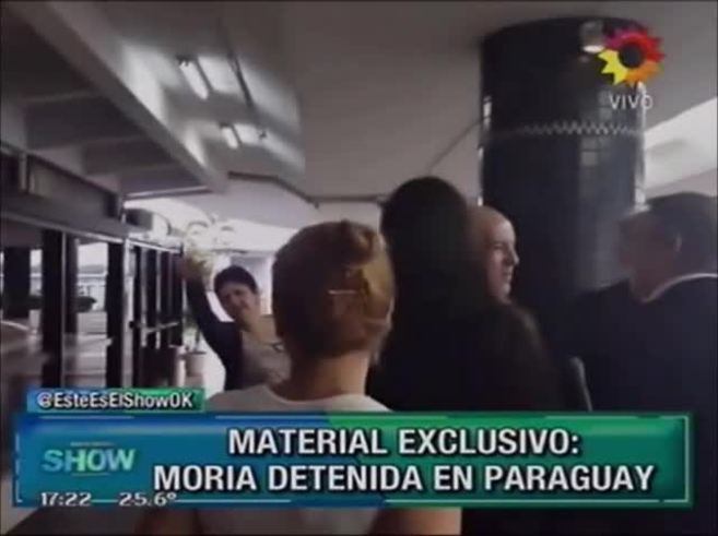 El momento en el que la policía va a buscar a Moria Casán para detenerla en Paraguay 