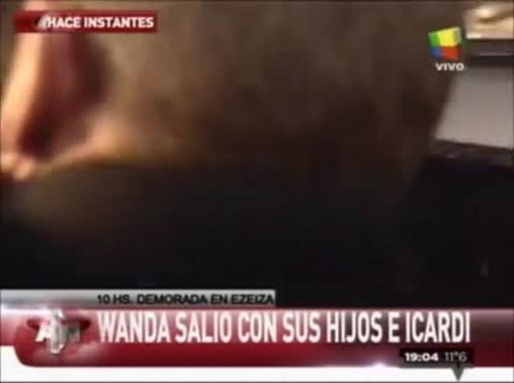 La crítica mordaz de Mónica Gutierrez por el llanto de Wanda Nara al salir del aeropuerto