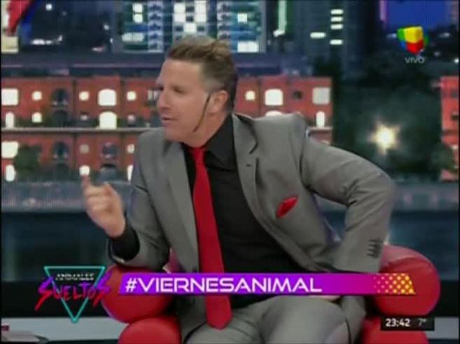 El "gran" detalle de la foto del novio de Marina Calabró en Ciudad.com que llamó la atención de Fantino (¡y de todos!): "Decime que está trucada o pasa a ser nuestro ídolo"