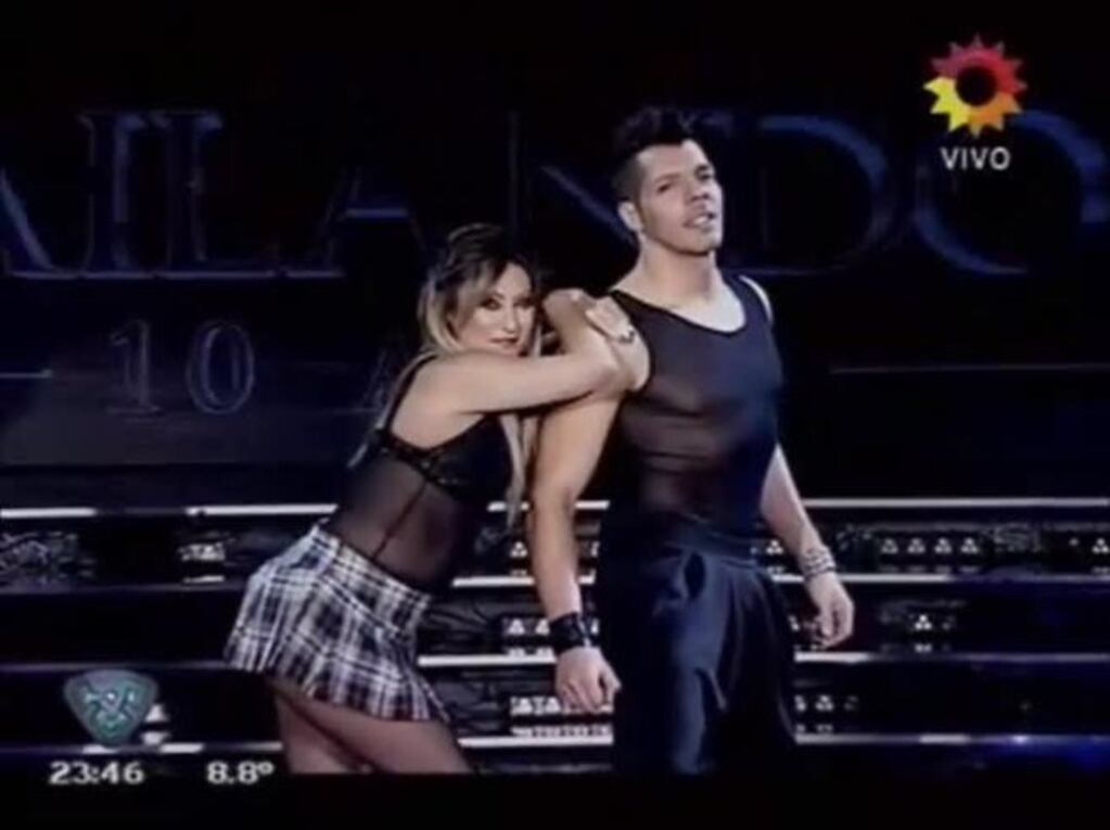 El apasionado beso de Marcela Tauro en Bailando 2015