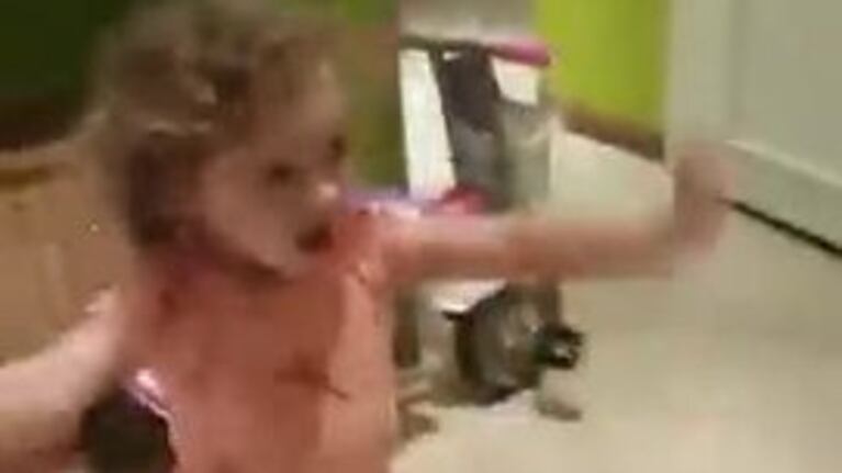 Francesca, la hija de Campi y Denise Dumas la rompe bailando