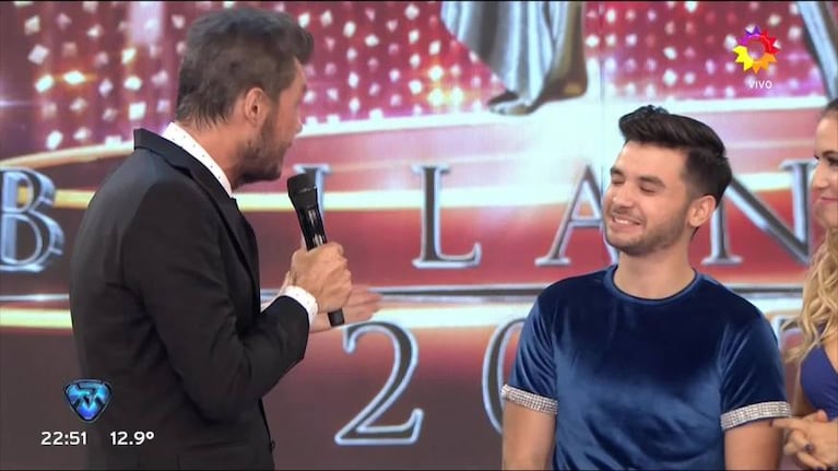 Tinelli le pidió un beso a Agustín Casanova y a su novia bailarina de ShowMatch... ¡y tuvieron que hacerlo 4 veces!