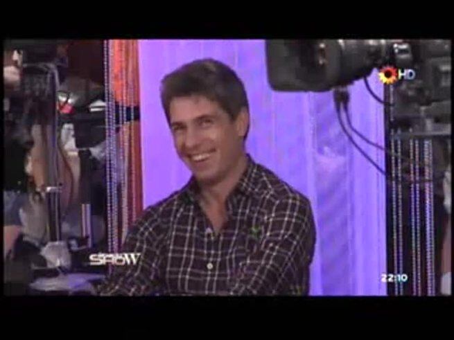 El divertido blooper de un imitador de Elvis Presley con Denise Dumas