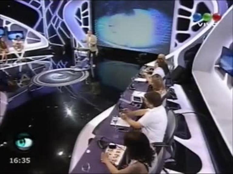 Gran Hermano 2012: furiosa, la mamá de Victoria discutió al aire con una panelista