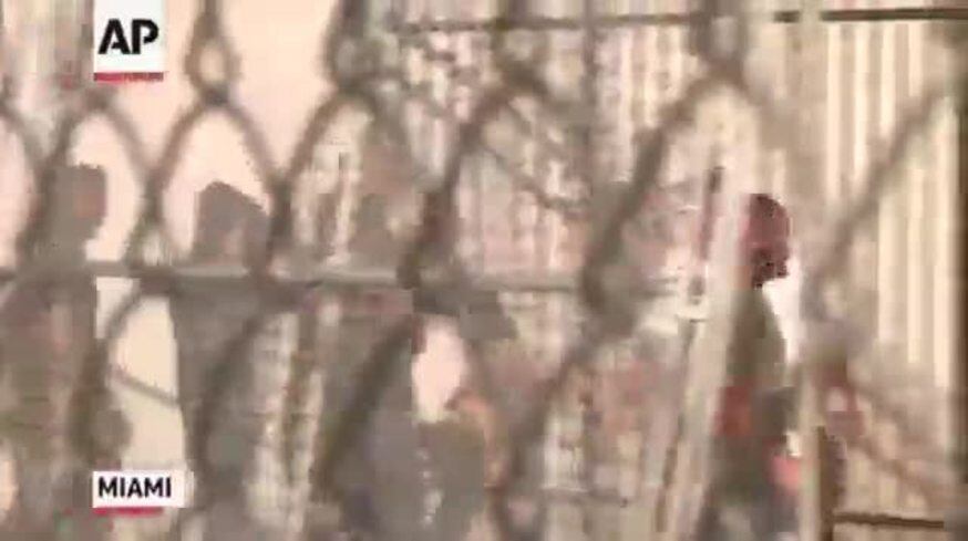 El video de la salida de Justin Bieber tras ser arrestado en Miami Beach