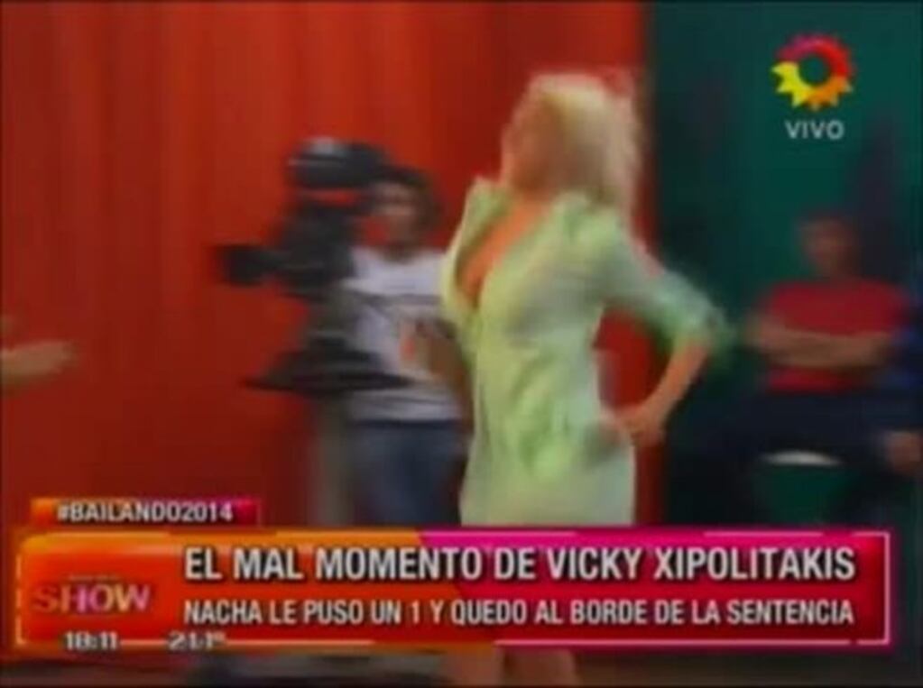 La increíble improvisación estética de Vicky Xipolitakis en su dentadura