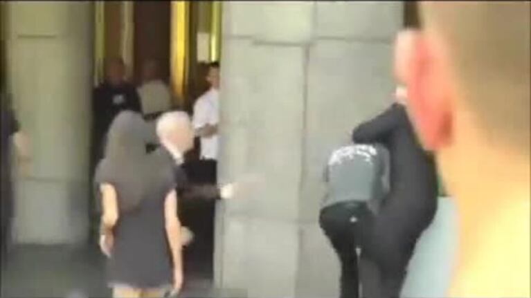El video de la pelea entre Anthony Kiedis y un guardaespaldas de los Rolling Stones