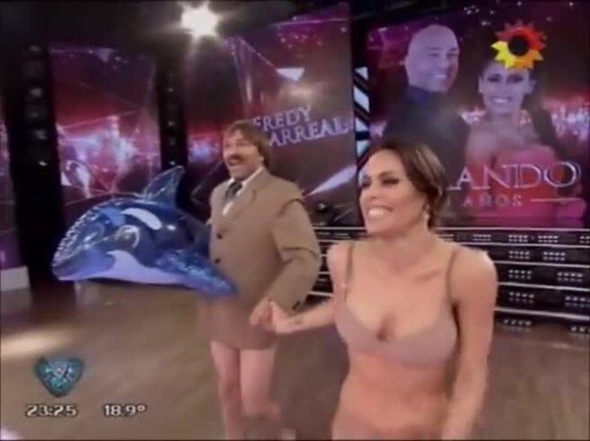 Fredy Villarreal divirtió con su personaje de Figuretti pero falló en la pista de ShowMatch 