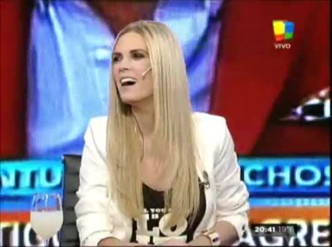 Nazarena Vélezse quebró al saludar a Viviana Canosa en Zapping