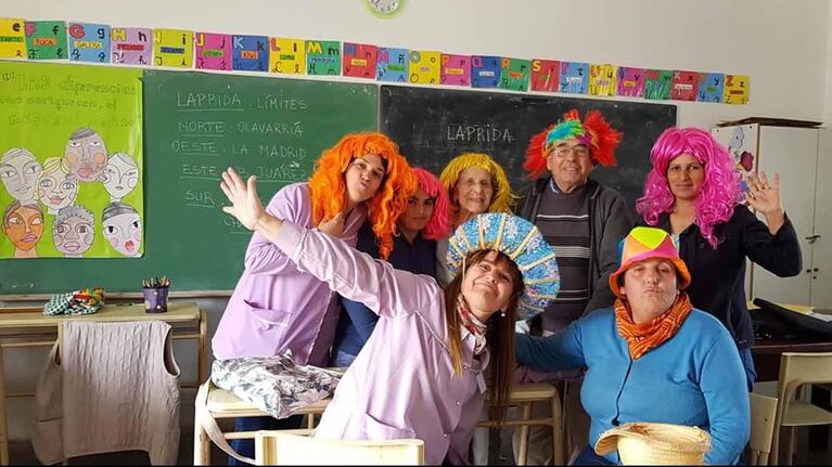 Leonor tiene 99 años, está terminando el colegio y nunca faltó a clases