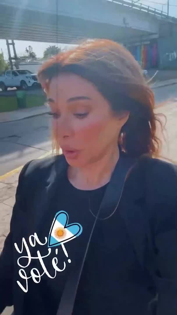 Catherine Fullop se mostró yendo a votar