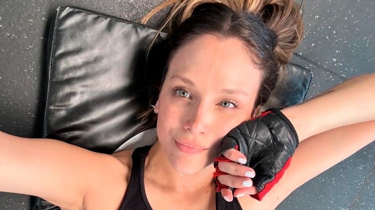 Barbie Vélez se tatuó en vivo y mostró el resultado a sus compañeros de streaming