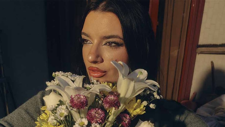 Luz Gaggi estrena “Flores”: su nueva canción y videoclip