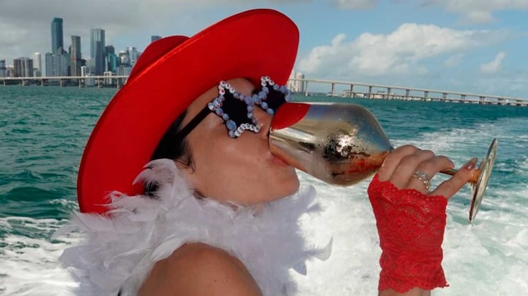 Lali Espósito compartió las fotos de su despedida de soltera en Miami y un detalle llamó la atención