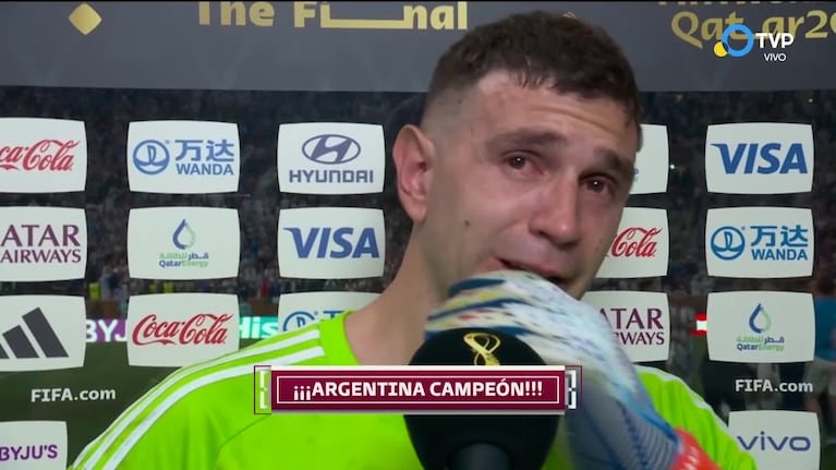El llanto de Dibu Martínez tras ganar la final del Mundial de Qatar 2022: "Salí de un lugar muy humilde y se lo dedico a mi familia"
