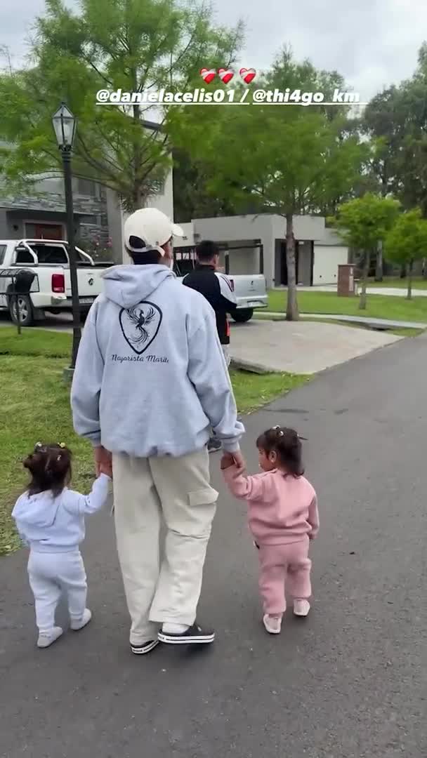 Thiago Medina con hijas